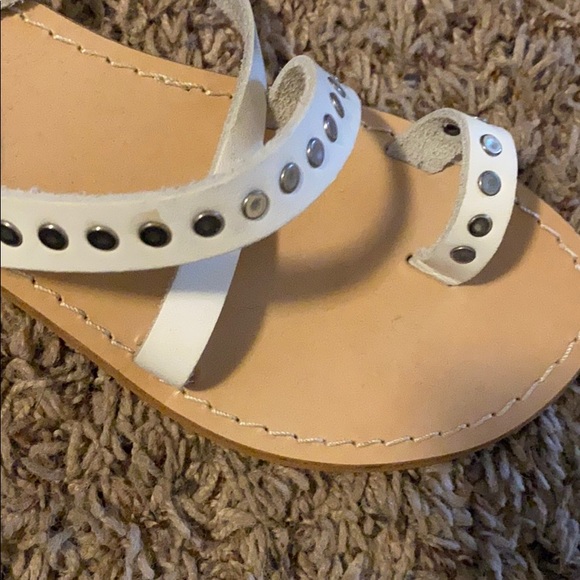 Steve Madden Becky flat toe ring stud sandal white - Picture 7 of 8